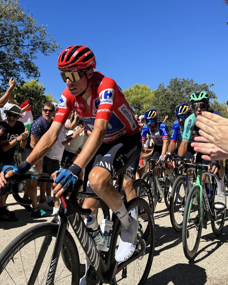 Enric Mas im Roten Trikot bei der 9. Etappe der Vuelta a España 2026