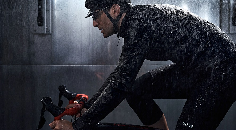 Rennradfahrer bei Regen